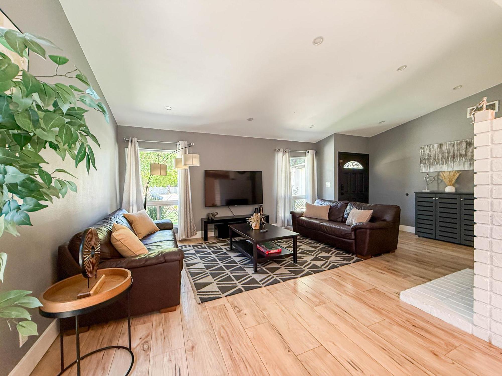 Luxurious 4br House With Swimming Pool -fb Los Angeles